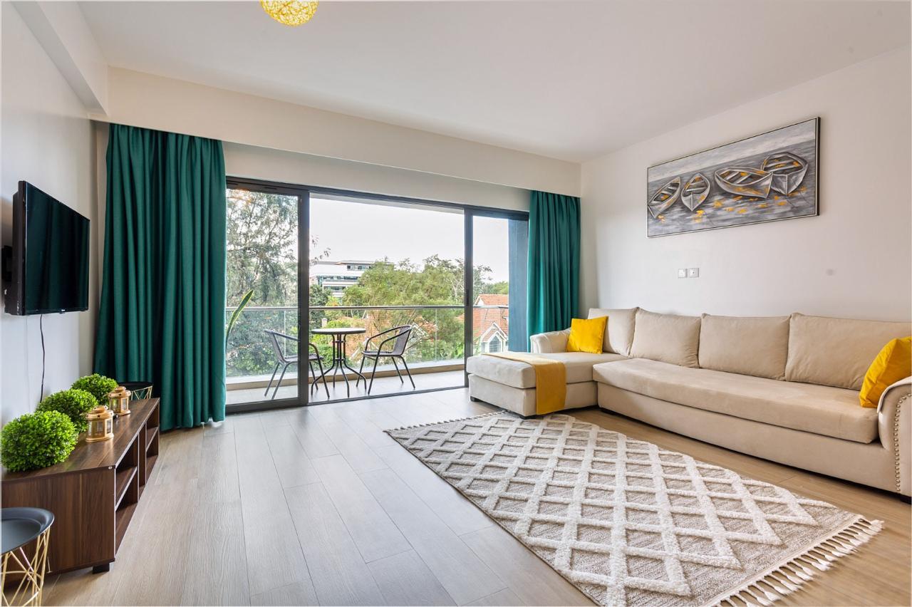 Fully Furnished 2 Bedroom, Master En-Suite Apartment