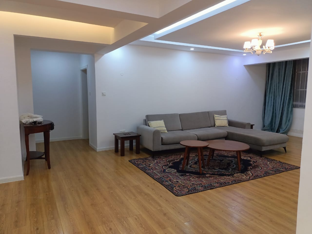 Furnished 3 Bedroom Apartment, All En-suite Plus Dsq For Rent
