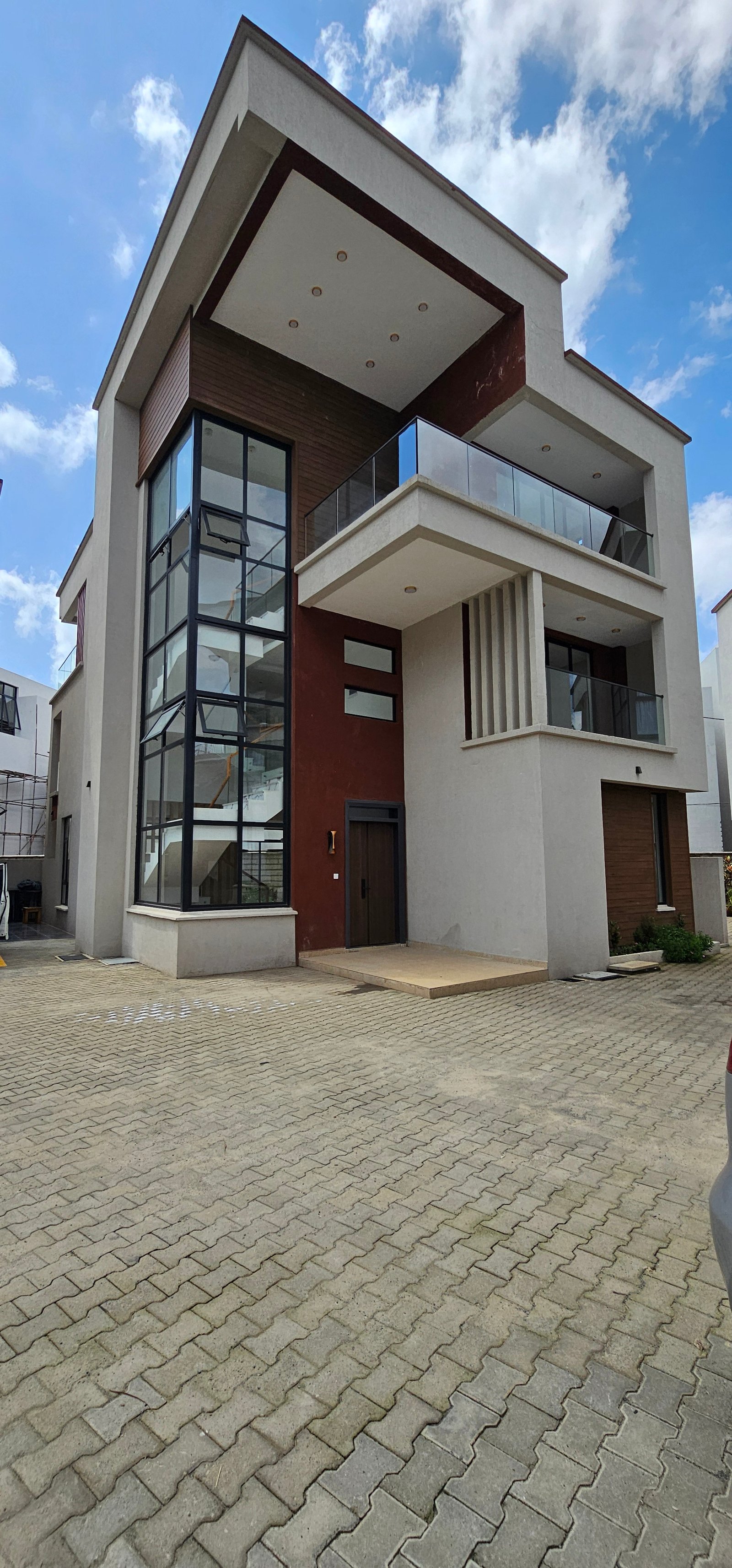 5 Bedroom Townhouse,All en-suite plus dsq for sale