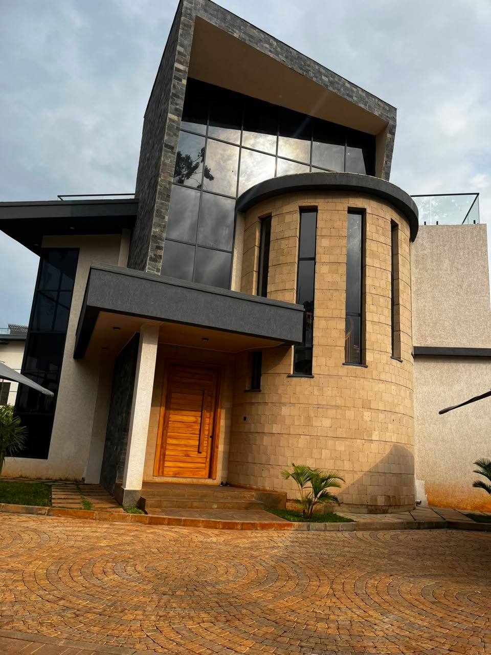 4 Bedroom plus Dsq Villa For Sale At Loresho